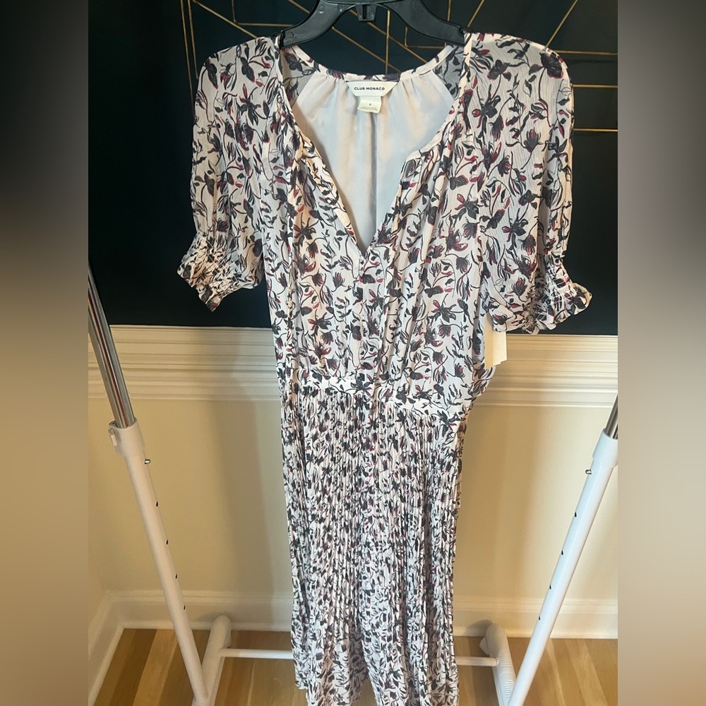 Club Monaco Floral Smocked Cuff Pleated Dress size 2 - Picture 4 of 4